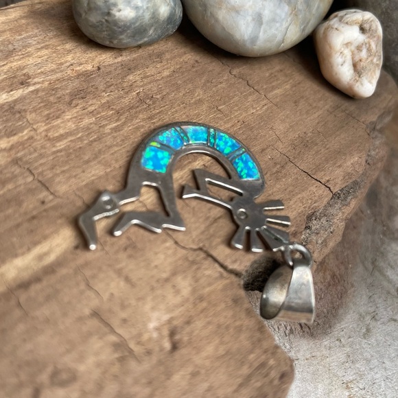 Vintage Kokopelli Native American Fetish Pendant in Sterling & Blue Fire Opal - Picture 7 of 12